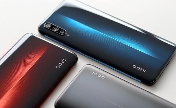 iQOO配置怎么樣？vivo iQOO真機(jī)開箱外觀圖賞