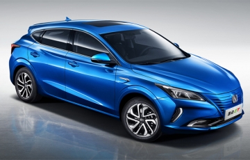 兩廂純電動轎車長安逸動ET正式上市：售價13.29萬元起，綜合續(xù)航405公里