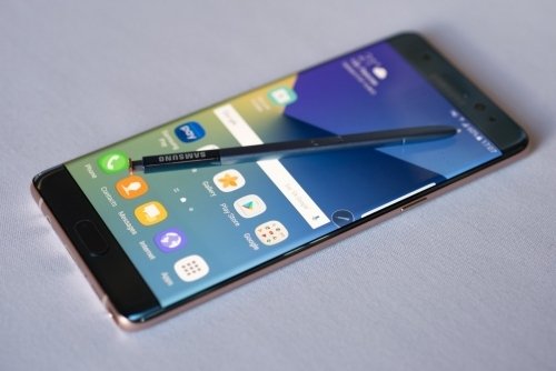 三星Galaxy Note10+或繼續(xù)用挖孔屏，還是放在中間的那種